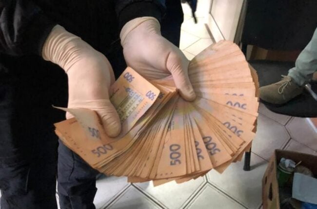 Чиновник кіберполіції на Прикарпатті затримано на хабарі в 150 тис. грн, - прокуратура 01
