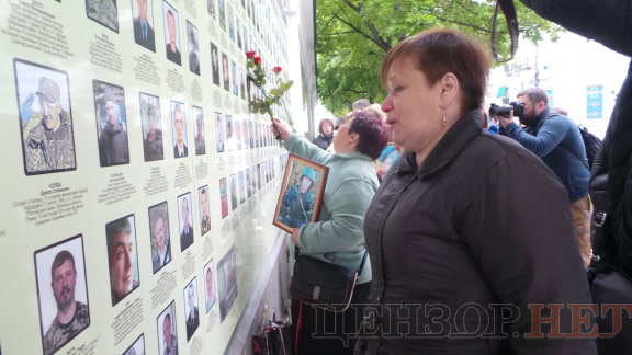 Марш памяти павших защитников Украины прошел в Киеве 38