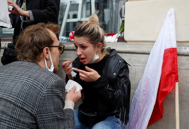 У Варшаві поліція розігнала антикарантинний протест: застосовувався сльозогінний газ, майже 400 затриманих 13