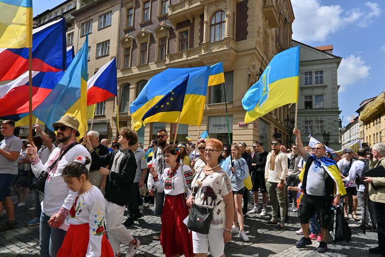 В Праге состоялся парад вышиванок 11