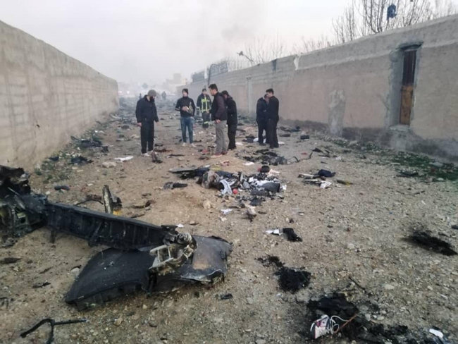 Український літак зі 168 пасажирами на борту розбився відразу після зльоту з аеропорту Тегерана 03