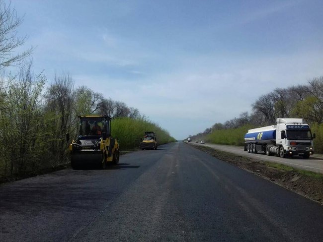 Начат ремонт одной из самых разбитых автотрасс Днепр - Кривой Рог 03