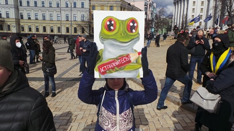 Добровольцы собрались в Киеве на Марш патриотов: Ни шагу назад! Прекратить политику капитуляции! 09