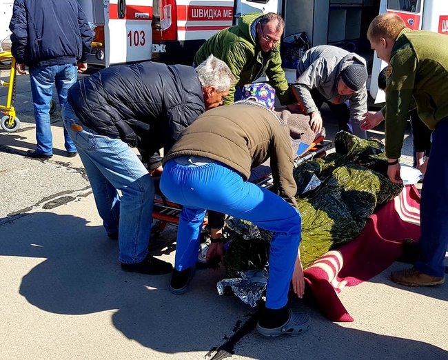 В Одесский военный госпиталь авиацией доставлены 10 раненых военнослужащих, 1 из них в реанимации в тяжелом состоянии, - волонтер Танцюра 04