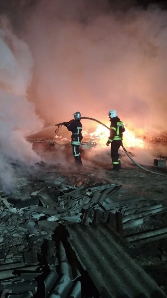 Пожар в деревообрабатывающем цеху, площадью 1000 кв.м., ликвидирован на Ивано-Франковщине, - ГСЧС 05