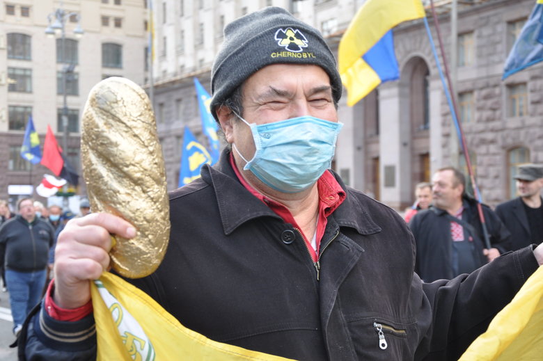 В Киеве прошел марш в честь Дня защитников и защитниц Украины 79