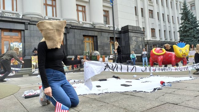 Жизнь заложников Кремля - не игрушки, - акция в поддержку украинских политзаключенных в РФ прошла под ОП 11