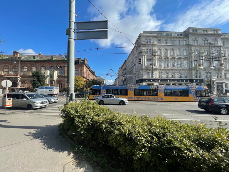 У Відні з’явився трамвай з унікальним українським дизайном 02