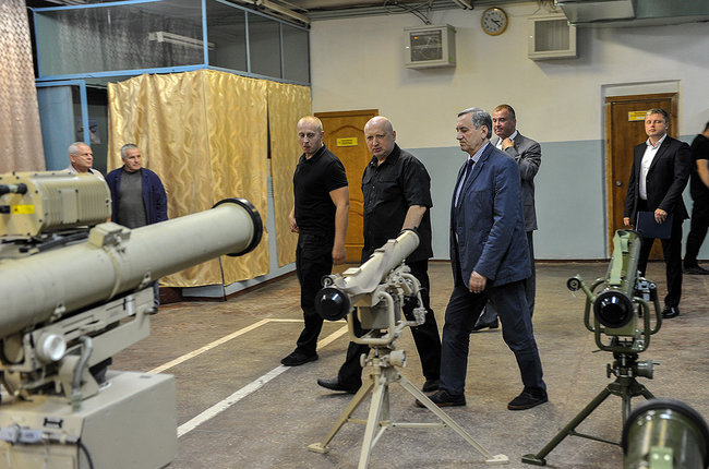Секретарь СНБО Турчинов ознакомился с новейшими ракетными разработками КБ Луч 11