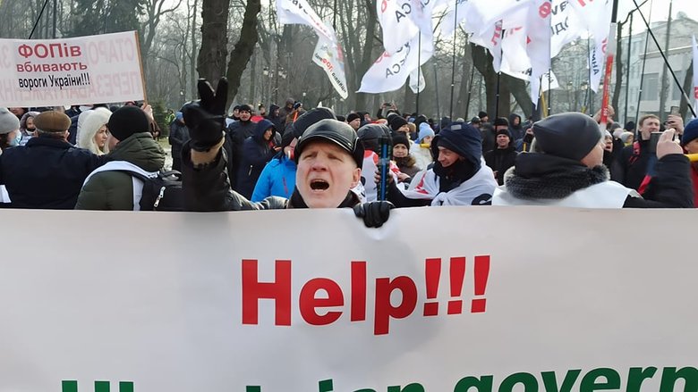 Акція SaveФОП у центрі Києва: мітингувальників відтіснили із Хрещатика, вони прямують під Раду 17