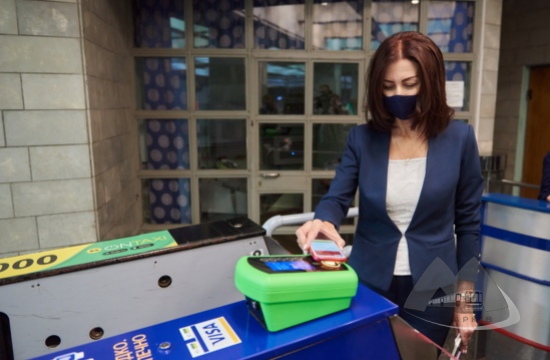 В харьковском метро установят аппараты для оплаты проезда банковской картой 01