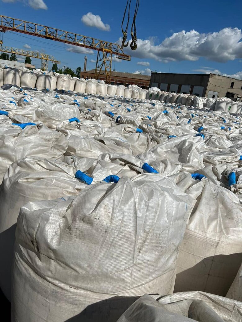 Правоохранители изъяли минеральное удобрение и кормовые добавки подсанкционных российских производителей на 150 млн грн 03