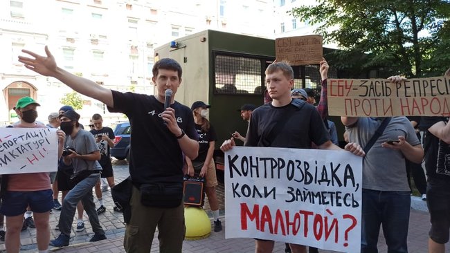 Націоналісти й анархісти мітингували під СБУ за і проти депортації білоруського активіста Боленкова 08