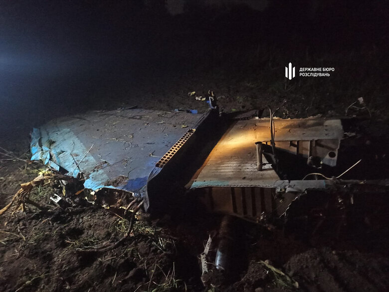 Падіння українського військового літака на Вінниччині: ймовірно, кабіну МіГ-29 зачепили уламки дронів-камікадзе, - ДБР 02