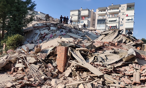 Сильний землетрус у Туреччині та Греції: в Ізмірі зруйновані будинки, по місту вдарило цунамі 05