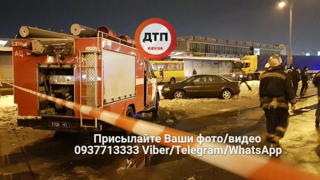 Возле станции метро Лесная в Киеве неизвестные взорвали две гранаты и скрылись, есть пострадавший 04