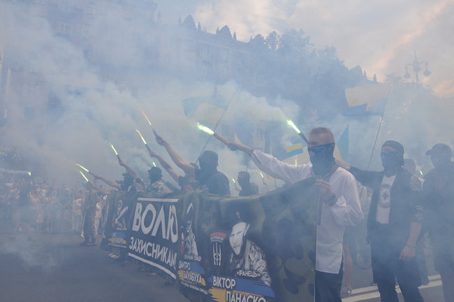 Марш защитников Украины прошел в центре Киева 32