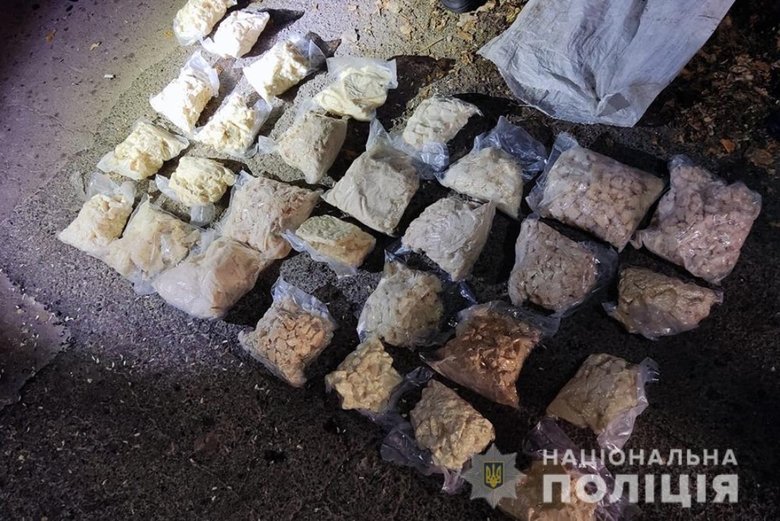 Полиция задержала пятерых наркодилеров и изъяла около 25 кг мефедрона на сумму около 15 млн гривен 02