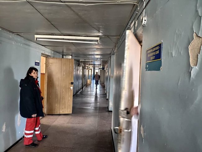 Туши свет: журналіст Реуцький показав лікарню на Луганщині для хворих з коронавірусом 05