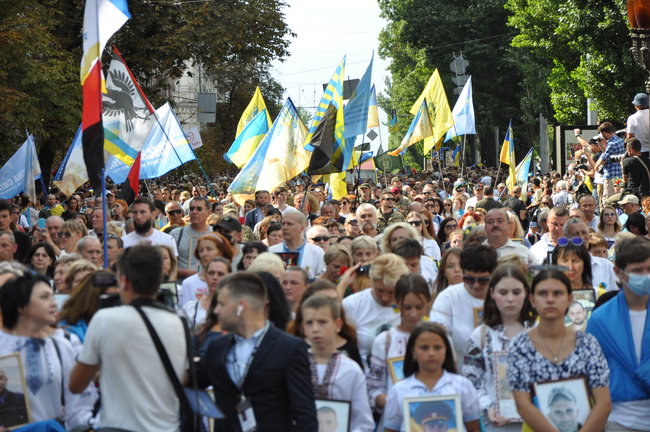 Марш защитников Украины прошел в центре Киева 72