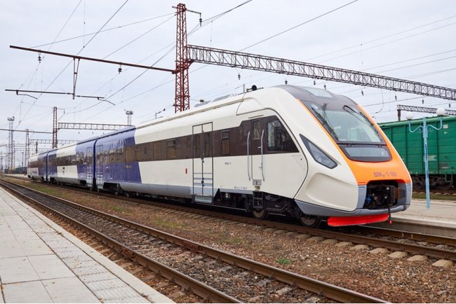 Крюковский завод начал испытания нового дизельного поезда 03