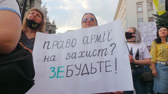 Под Офисом Зеленского в Киеве проходит акция протеста против условий прекращения огня на Донбассе 40