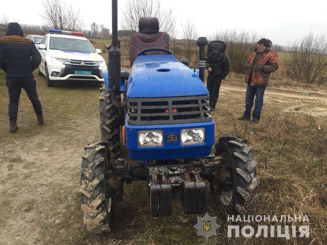Житель Житомирщини викрав трактор, щоб дістатися на пянку в сусіднє село 01