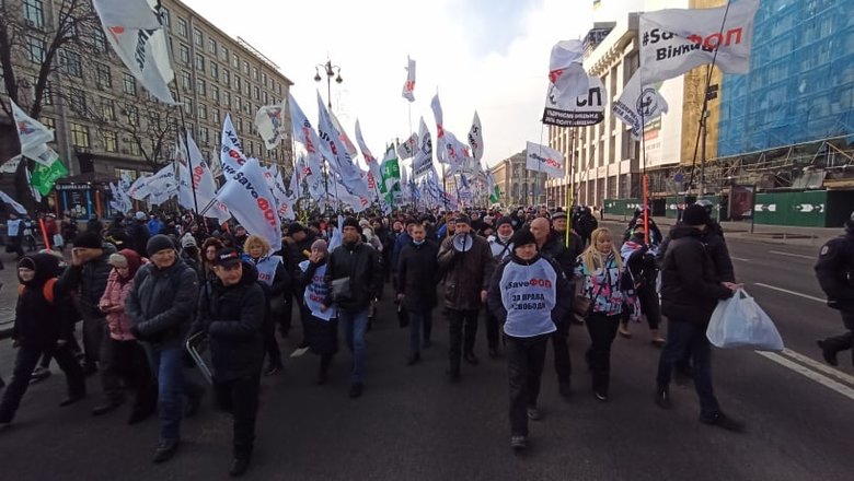 Акція SaveФОП у центрі Києва: мітингувальників відтіснили із Хрещатика, вони прямують під Раду 44