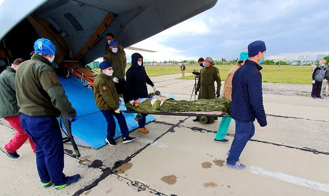 12 поранених воїнів евакуйовано літаком із Дніпра в Одесу, 4 у важкому стані, - волонтер Танцюра 04
