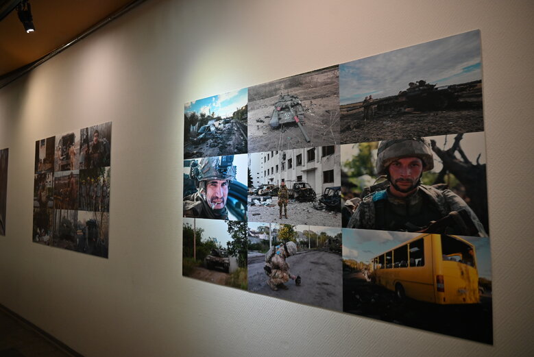 Виставка фотографій добровольця Володимира Миронюка (Джона), який загинув під Курдюмівкою у вересні 2023 року 23