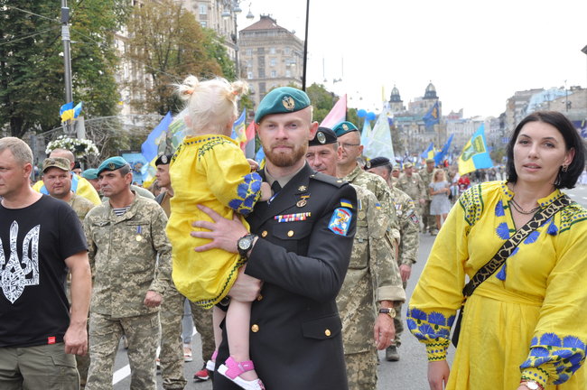 Марш защитников Украины прошел в центре Киева 84