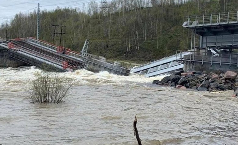 Міст в Курській області обвалився через диверсію, - губернатор 05
