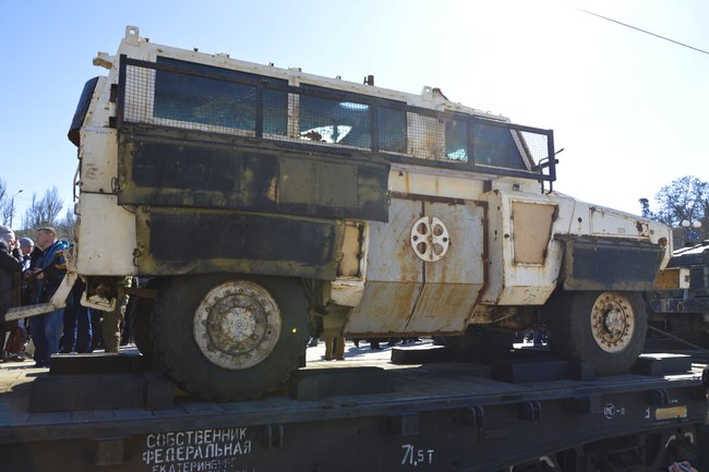 Автомобили HMMWV и БМП ACV-15: оккупанты в Севастополе похвастались военными трофеями из Сирии 14