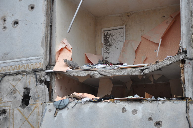 Несколькометровые воронки и разрушенные дома: последствия обстрела Чернигова российскими оккупантами 35