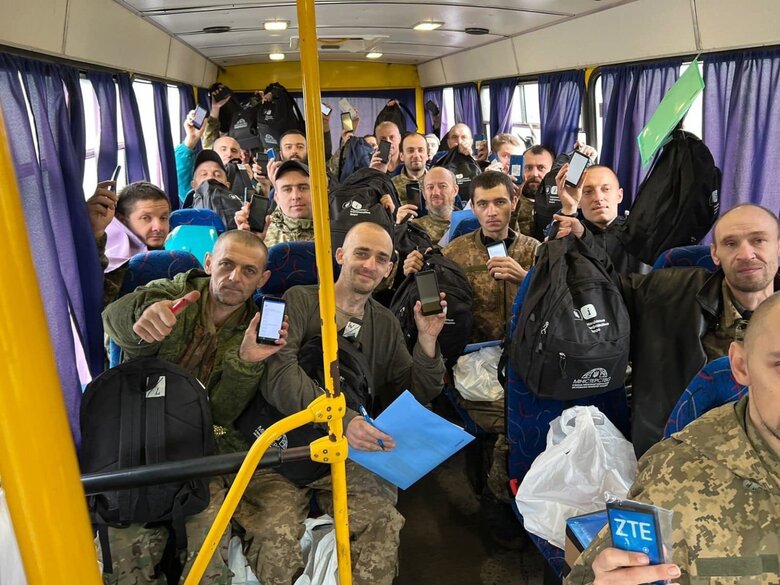 Україна провела новий обмін полоненими: ще 32 воїни вдома 01