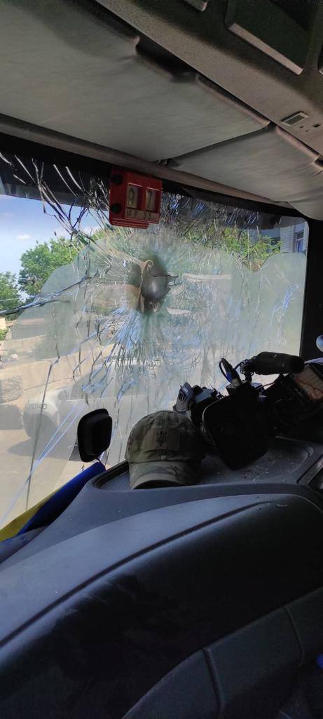 Рашисты обстреляли эвакуационный автомобиль в Луганской области, погиб французский журналист, - Гайдай 04