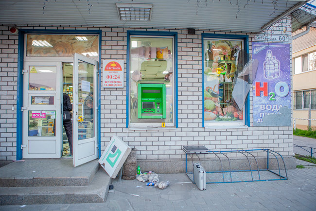 Неизвестные взорвали банкомат ПриватБанка под Днепром и украли деньги 05