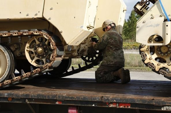 У США завантажують бронетранспортери M113 для надання Україні, - Генштаб ЗСУ 02