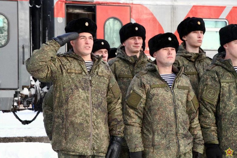 Російські військові та техніка продовжують прибувати до Білорусі 01