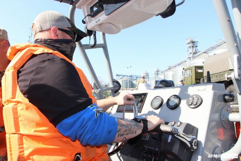 ВМС Украины начали тестирование скоростных лодок, полученных от США 05