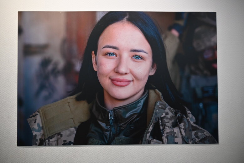 Виставка фотографій добровольця Володимира Миронюка (Джона), який загинув під Курдюмівкою у вересні 2023 року 07