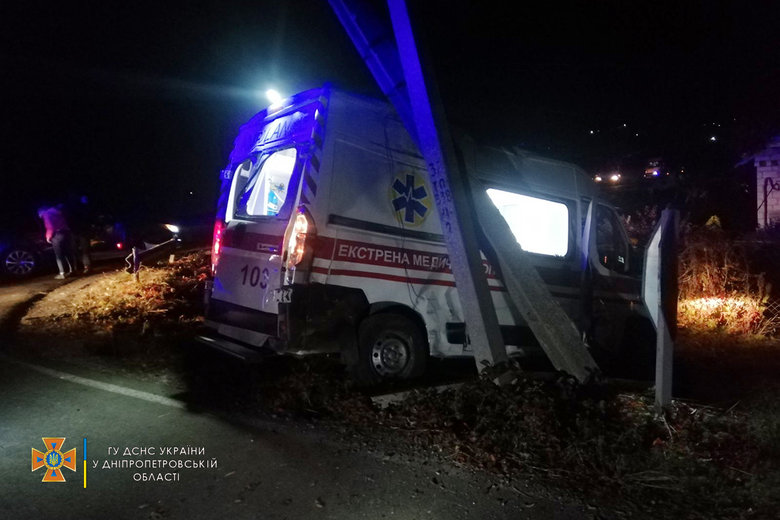 ДТП на Днепропетровщине: Столкнулись маршрутка и скорая. Пострадали 6 человек 01