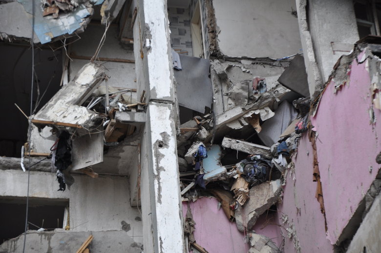 Несколькометровые воронки и разрушенные дома: последствия обстрела Чернигова российскими оккупантами 46