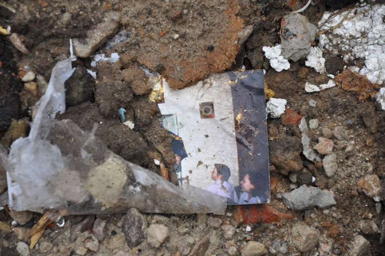 Несколькометровые воронки и разрушенные дома: последствия обстрела Чернигова российскими оккупантами 38