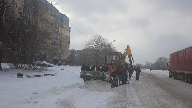 В Днепре применили уникальную для Украины технологию защиты асфальта ото льда 03