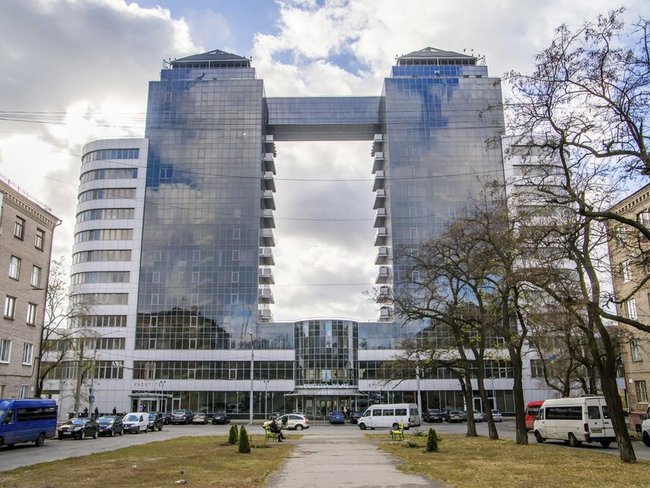 Кому принадлежат самые дорогие гостиницы Украины 34