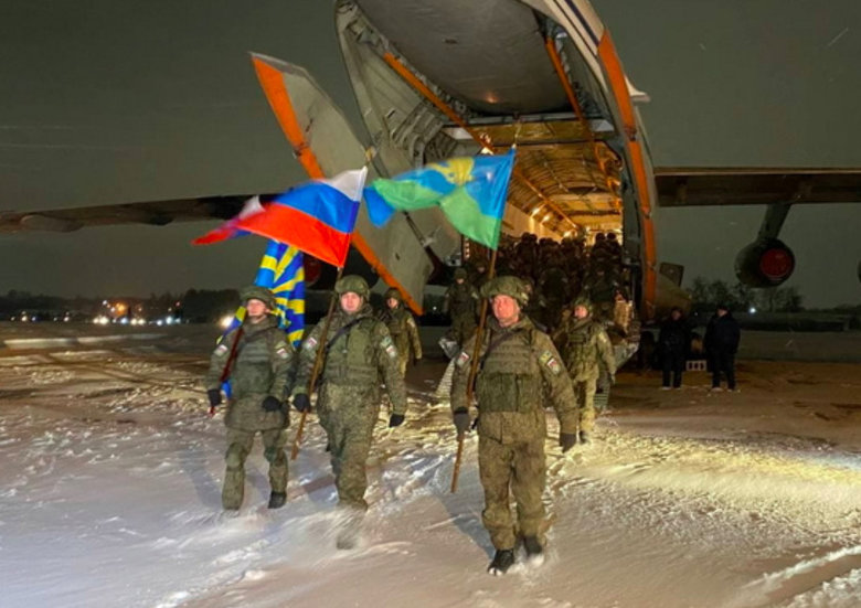 Чотири військові літаки з десантниками прибули з Казахстану до Росії 01
