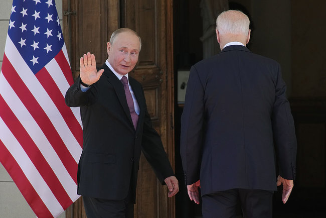 Байден и Путин проводят встречу в Женеве: Переговоры в узком составе завершены, продлились почти 2 часа 06