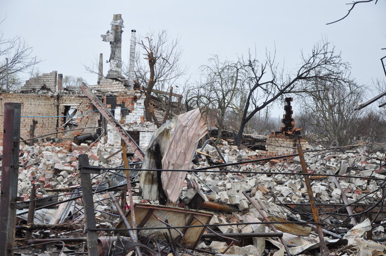 Несколькометровые воронки и разрушенные дома: последствия обстрела Чернигова российскими оккупантами 07