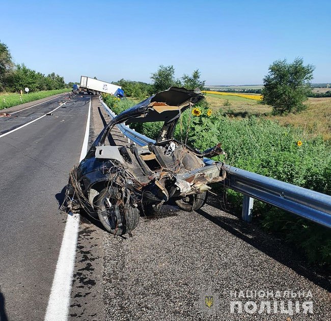 4 человека погибли в Запорожской области после столкновения легковушки и грузовика 02